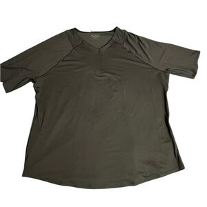 Women’s black Athleta Tee